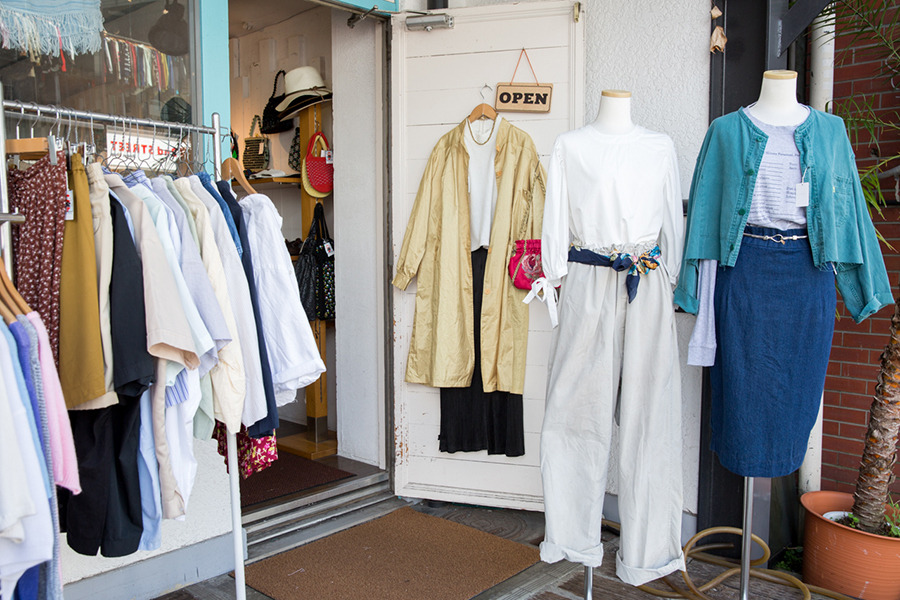 LuxUness ｜ Shop Second hand fashion from Japan