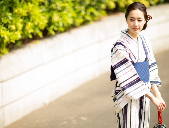 日本の伝統的な配色や柄を着こなす ユニクロから発売された今年のゆかたをチェック Moshi Moshi Nippon もしもしにっぽん