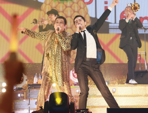 pen pineapple apple pen guy pikotaro holds first concert at nippon