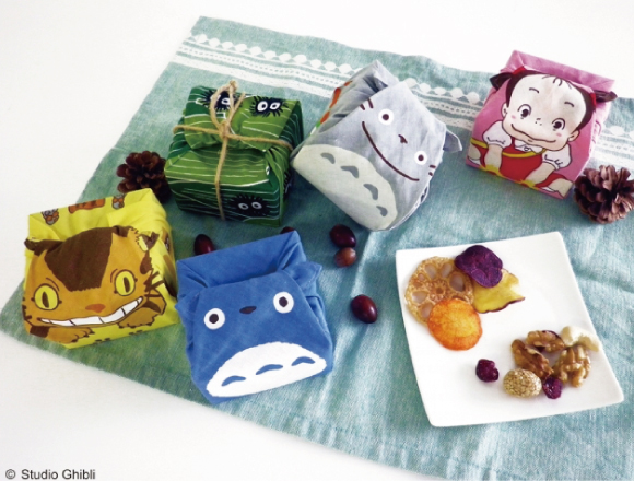 折りたたむとトトロに変身 となりのトトロ とかまわぬの まめぐい のコラボ商品発売 Moshi Moshi Nippon もしもしにっぽん 折りたたむとトトロに変身 となりのトトロ とかまわぬの まめぐい のコラボ商品発売 Moshi Moshi Nippon もしもしにっぽん