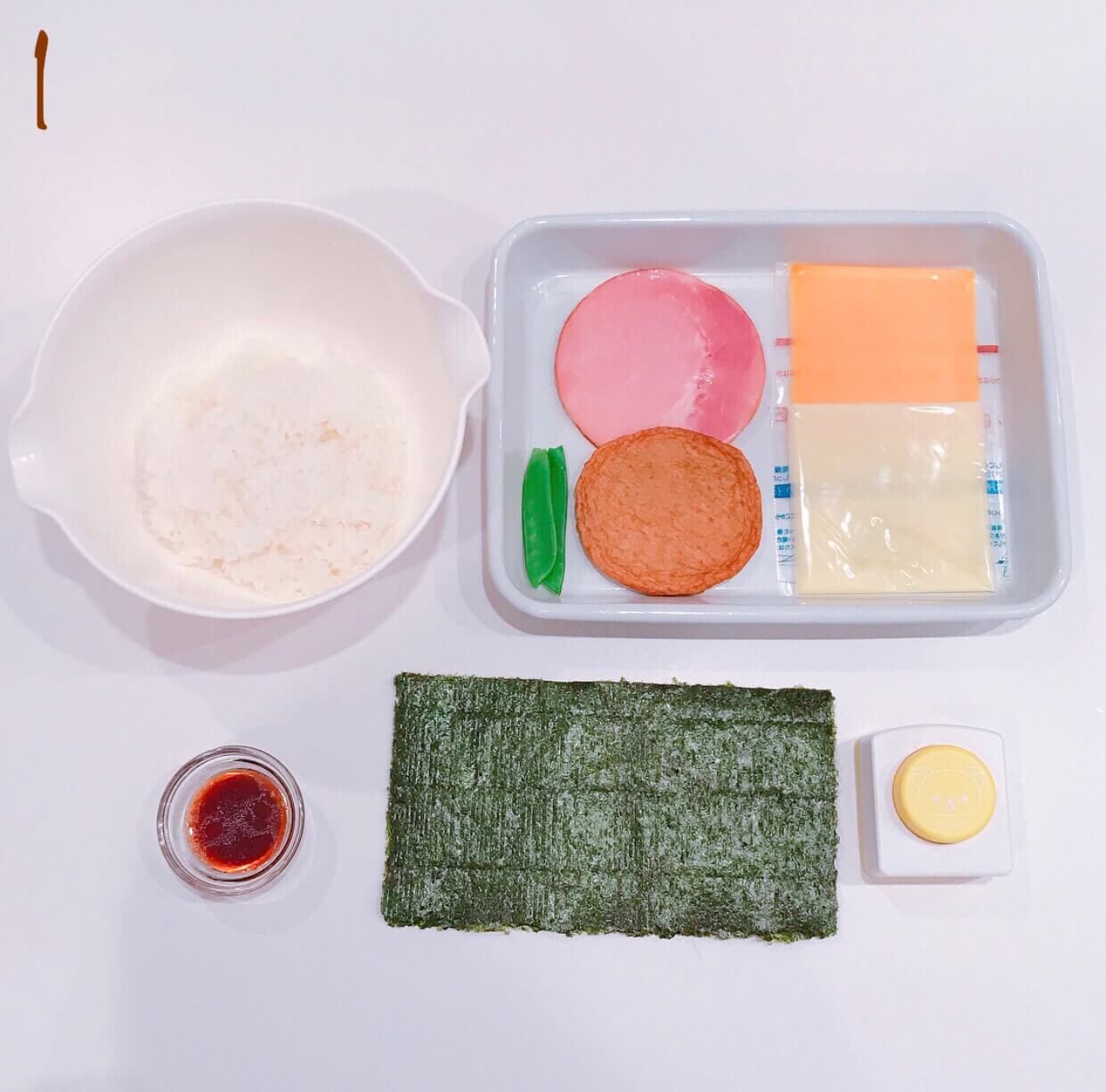 “Character ‘bento’ box lunch” recipe! A rice ball of Rilakkuma turned into a Japanese-Hina Doll