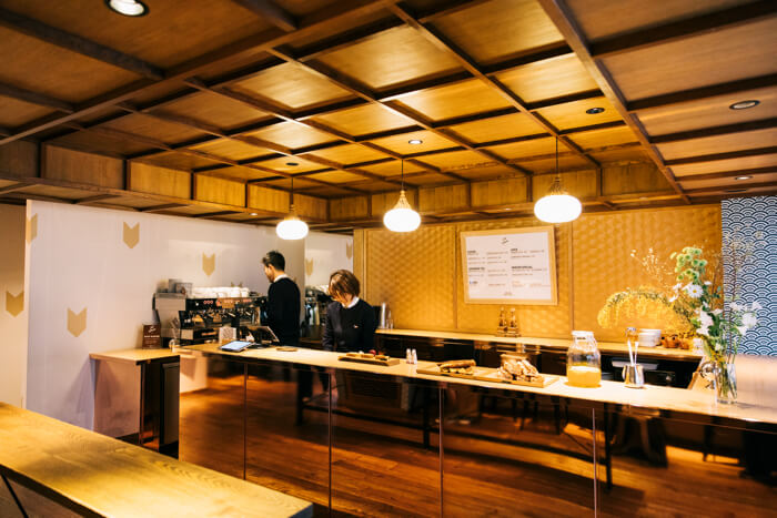 【東京散步】 帶著愛犬mozuku一起踏上商店&景點巡禮之旅 #3 南青山「CAFÉ KITSUNÉ」