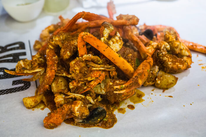 Sai Sai Jaran Jaran #1: SILENT SIREN Eat Seafood With Their Bare Hands at “Dancing Crab”