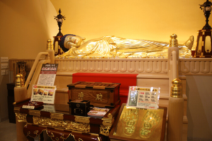 Giant Buddha at Jokoenmanji in Osaka