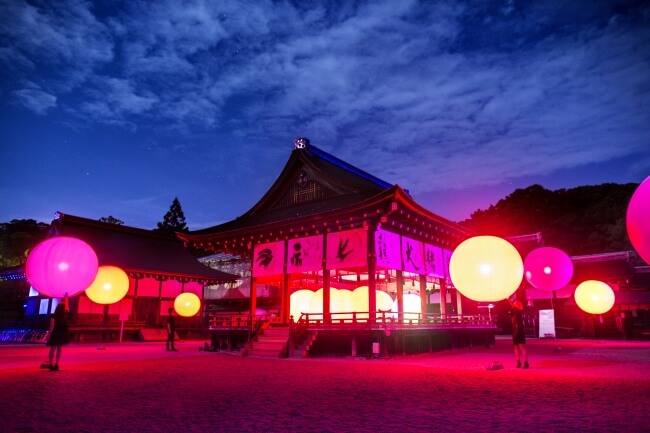 下鴨神社　京都　チームラボ　teamlabo kyoto Shimogamo Shrine デジタルアート　呼応する球体