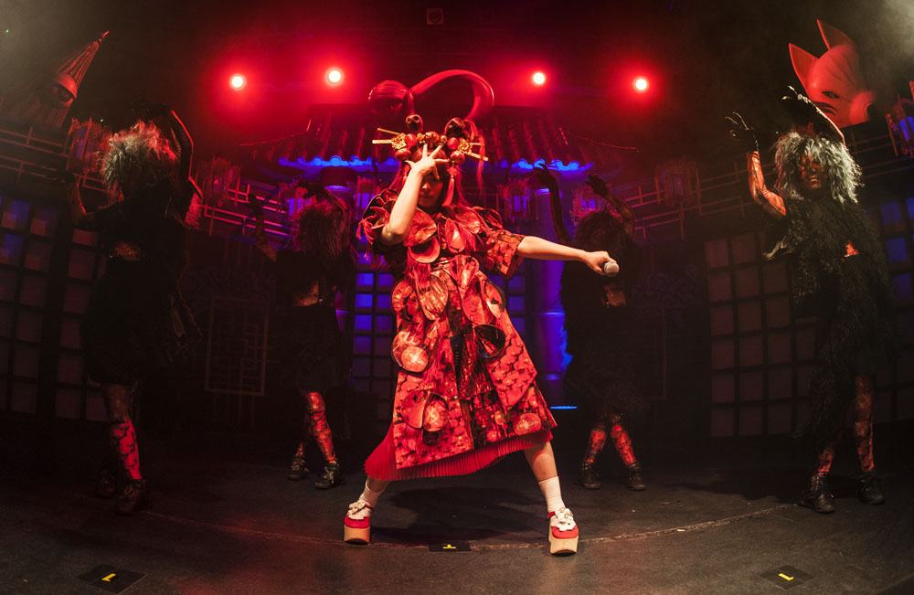 kyarypamyupamyu_london_%e3%81%8d%e3%82%83%e3%82%8a%e3%83%bc%e3%81%af%e3%82%9a%e3%81%bf%e3%82%85%e3%81%af%e3%82%9a%e3%81%bf%e3%82%85%e3%80%80%e3%83%af%e3%83%bc%e3%83%ab%e3%83%88%e3%82%99%e3%83%84-3-2