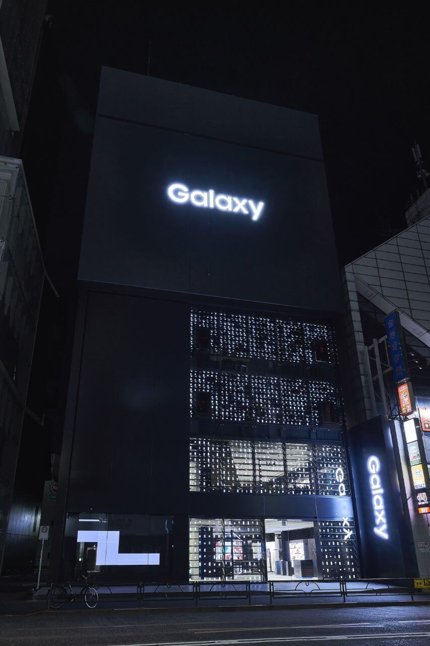 %e3%82%ae%e3%83%a3%e3%83%a9%e3%82%af%e3%82%b7%e3%83%bc%e5%8e%9f%e5%ae%bf_galaxy-harajuku_facade-min