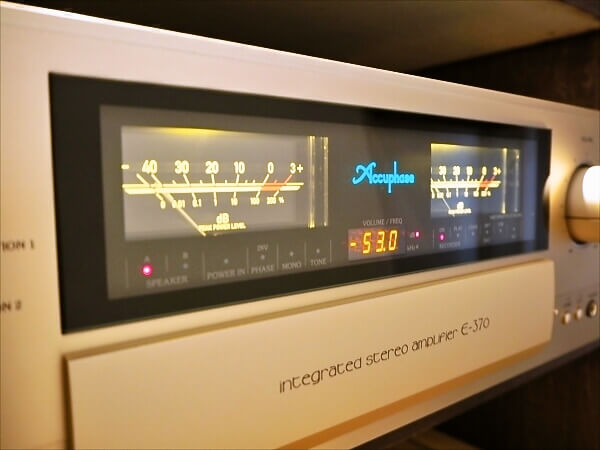 INTEGRATED STEREO AMPLIFIER E-370