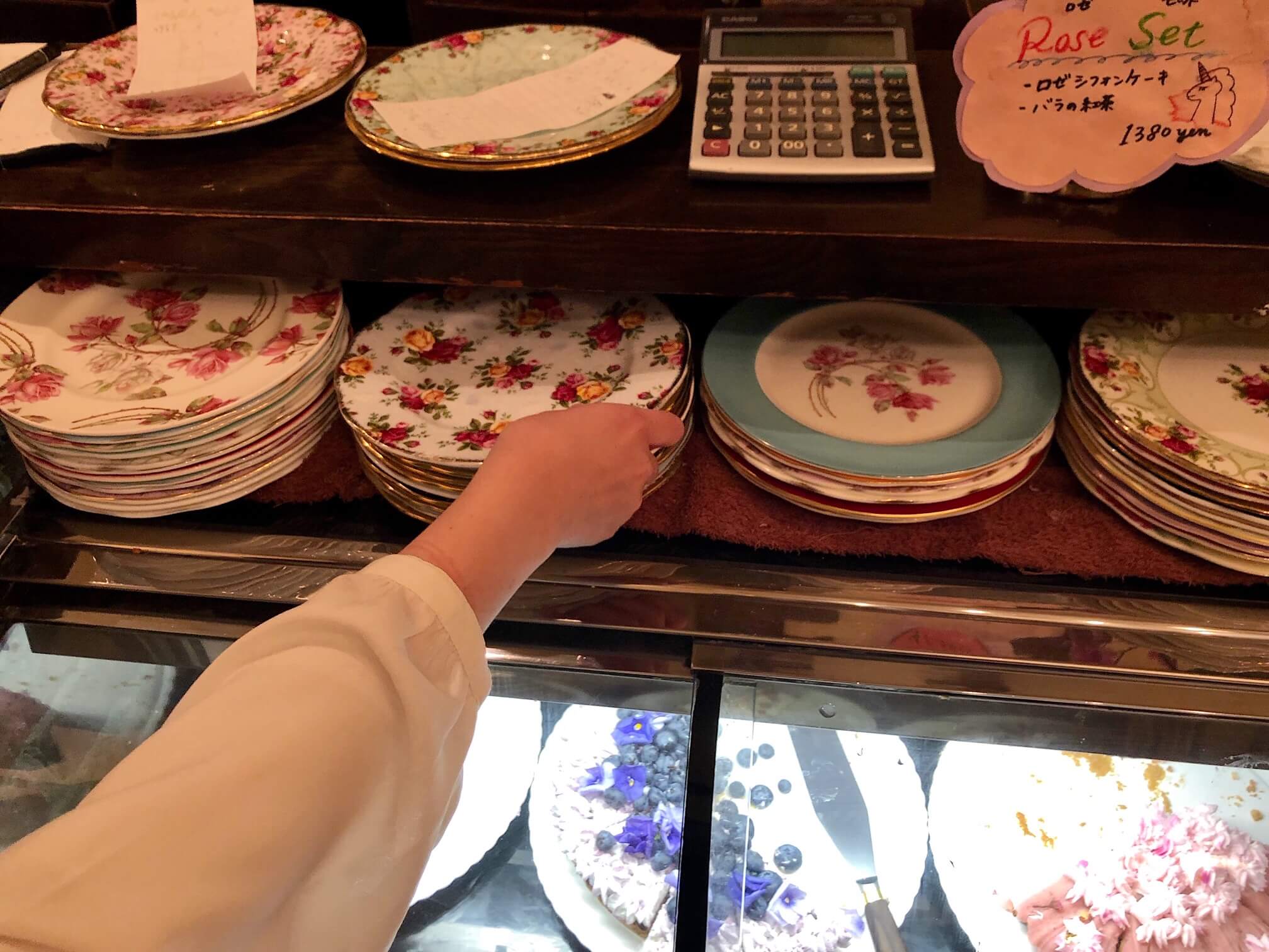 お皿も選べるケーキセットが人気 目白 カフェ シャンソニエ アコリット Moshi Moshi Nippon もしもしにっぽん