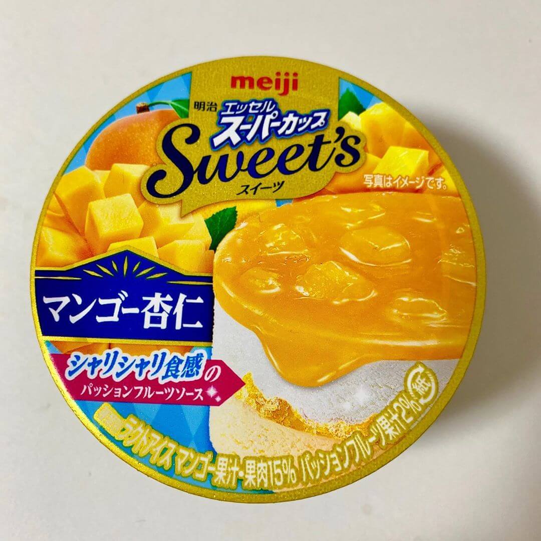 トップ　えっせるスーパーカップスイーツマンゴー杏仁　もぐもぐにっぽん　コンビニアイス