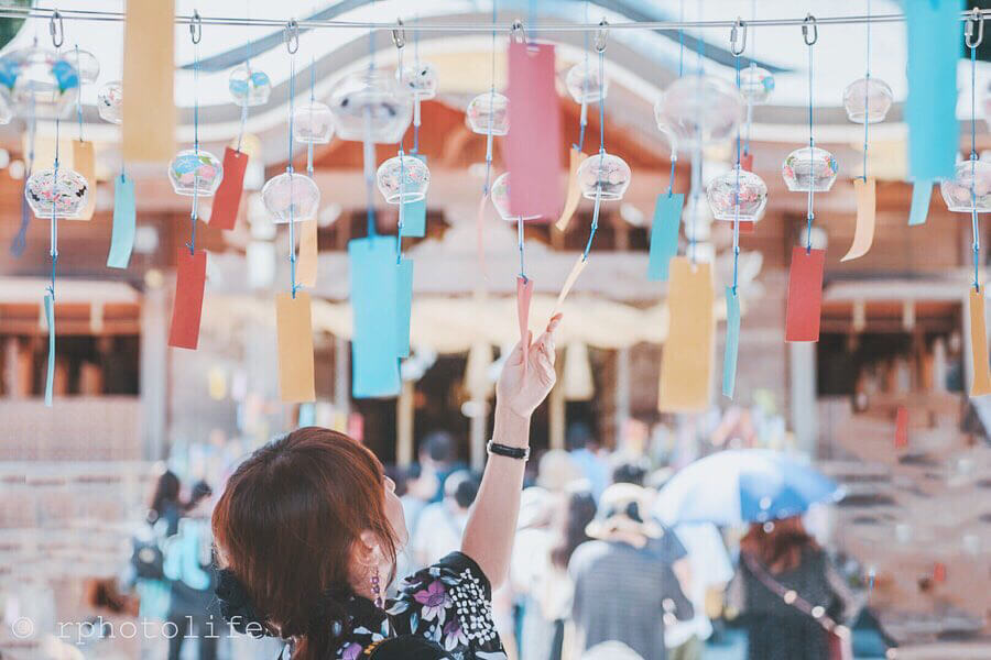 fukuoka Kasuga shrine 福岡　春日神社　花手水　ガーベラ_6 風鈴