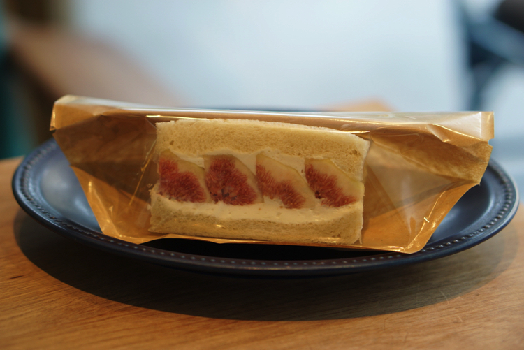 パンとエスプレッソと　表参道　朝ごはん　朝食　breakfast Omotesando Bread,espresso_フツウニフルウツ いちじくサンド　無花果　Fog Fruits sandwitches