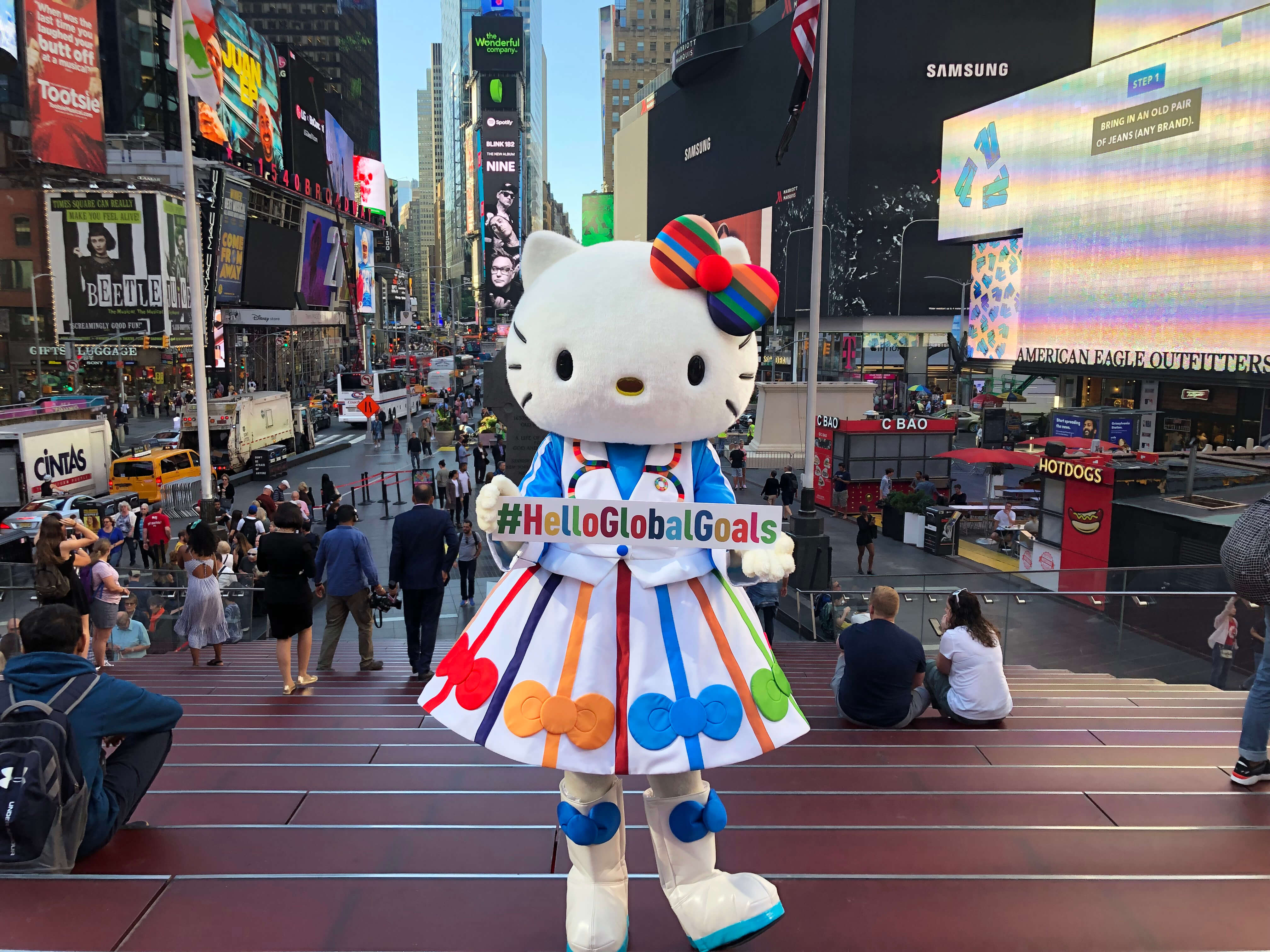 %e3%83%8f%e3%83%ad%e3%83%bc%e3%82%ad%e3%83%86%e3%82%a3-hello-kitty-%e5%87%b1%e8%92%82%e8%b2%93-2