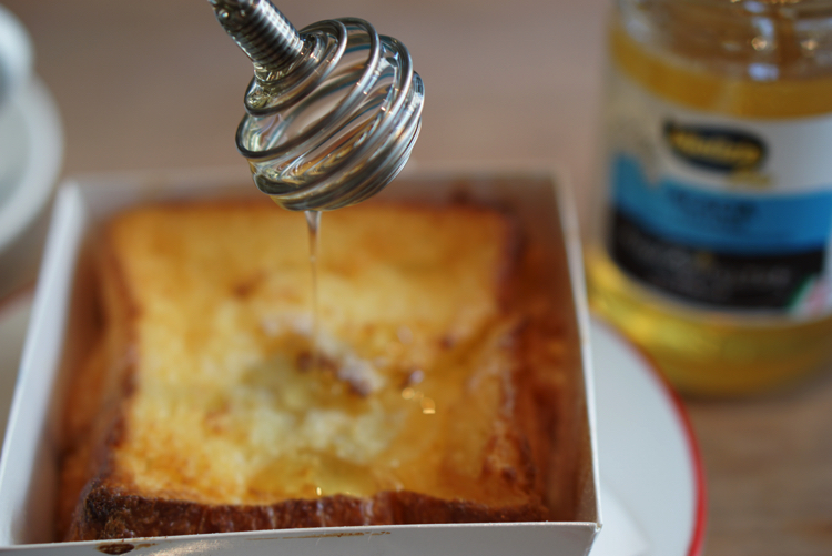 パンとエスプレッソと　表参道　朝ごはん　朝食　breakfast Omotesando Bread,espresso_フレンチトースト French Toast　はちみつ　Honey