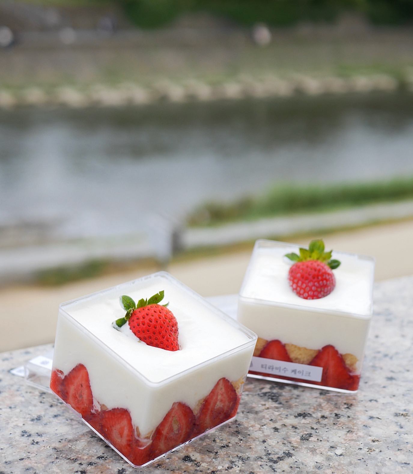 カフェ cafe カワイイ かわいい 京都 Kyoto スイーツ Dessert strawberry_MASHOLA いちごティラミス