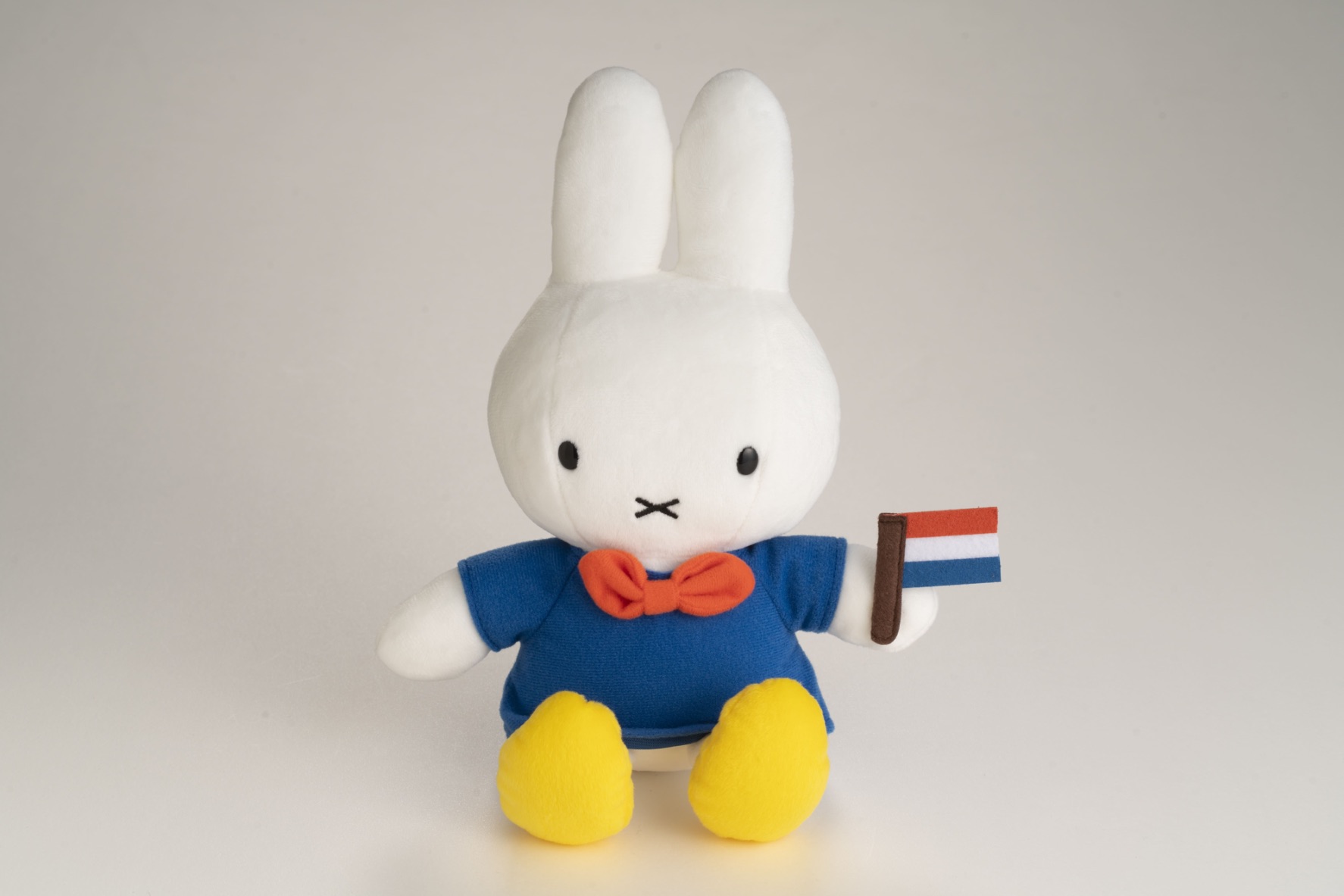 新品未使用　miffy ハウステンボス限定　ブルームミッフィー  ぬいぐるみ